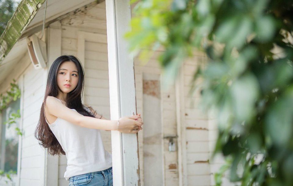 邓贤见魏延目光看来，微微点头，随即看向两人道：“我且问你们，那垫江城守将是何人？”
